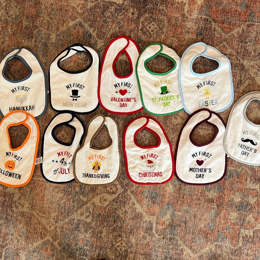 11 Holiday bibs